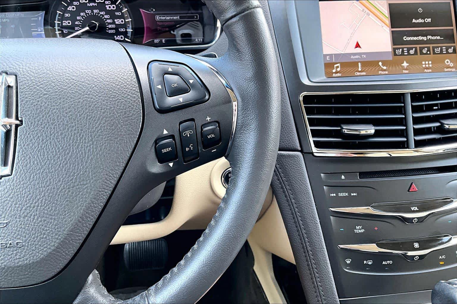 Used 2018 Lincoln MKT AWD image 27