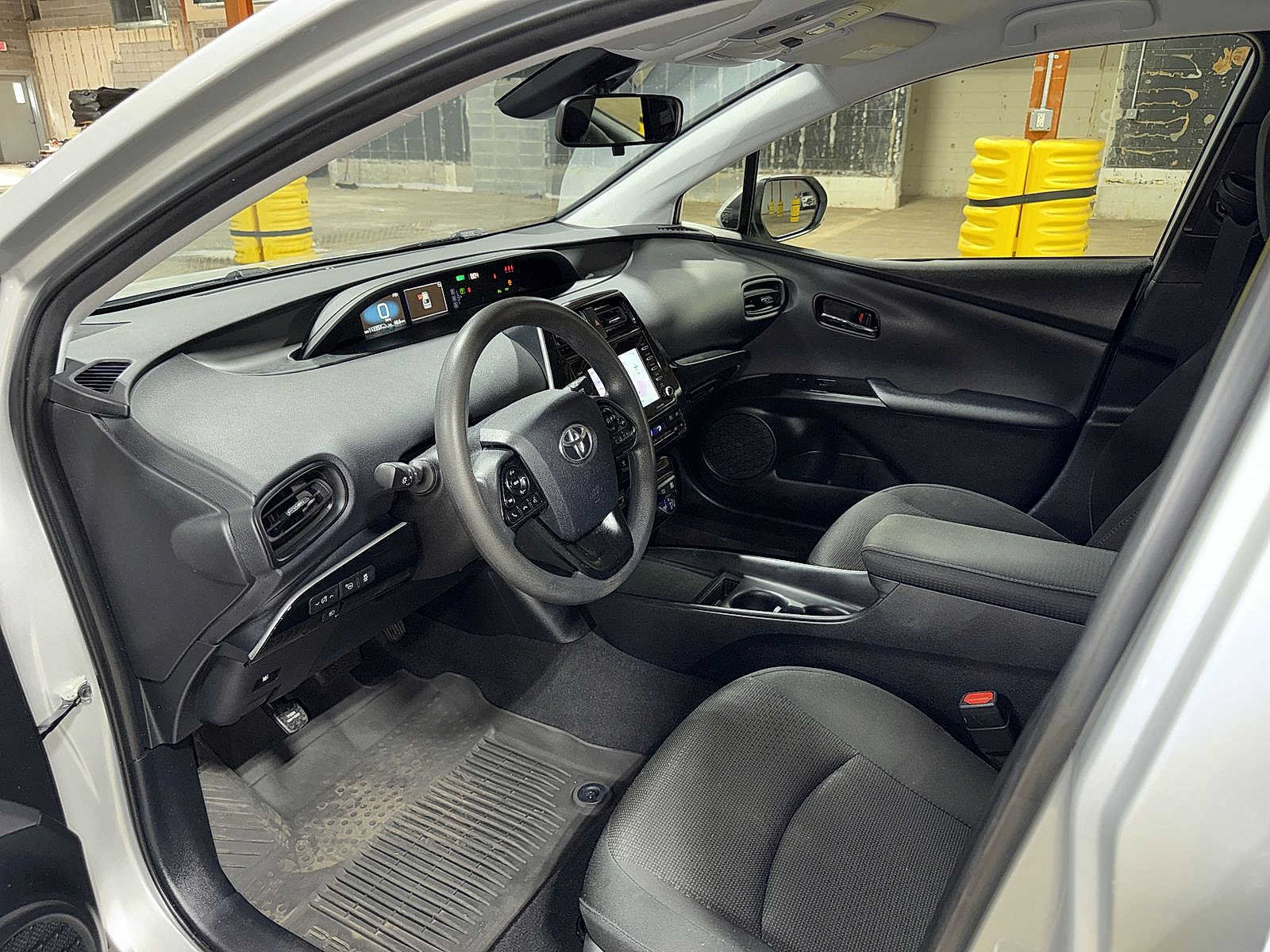 Used 2022 Toyota Prius LE AWD/4WD image 27
