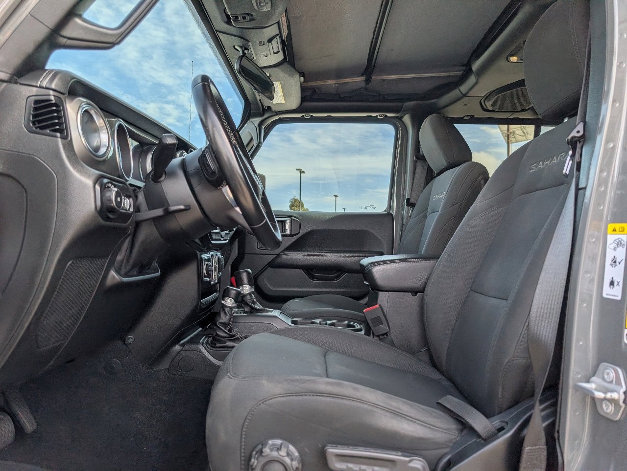 Used 2020 Jeep Wrangler Unlimited Sahara image 2