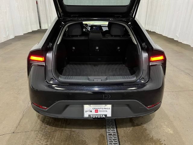 Used 2023 Toyota Prius LE AWD/4WD image 12