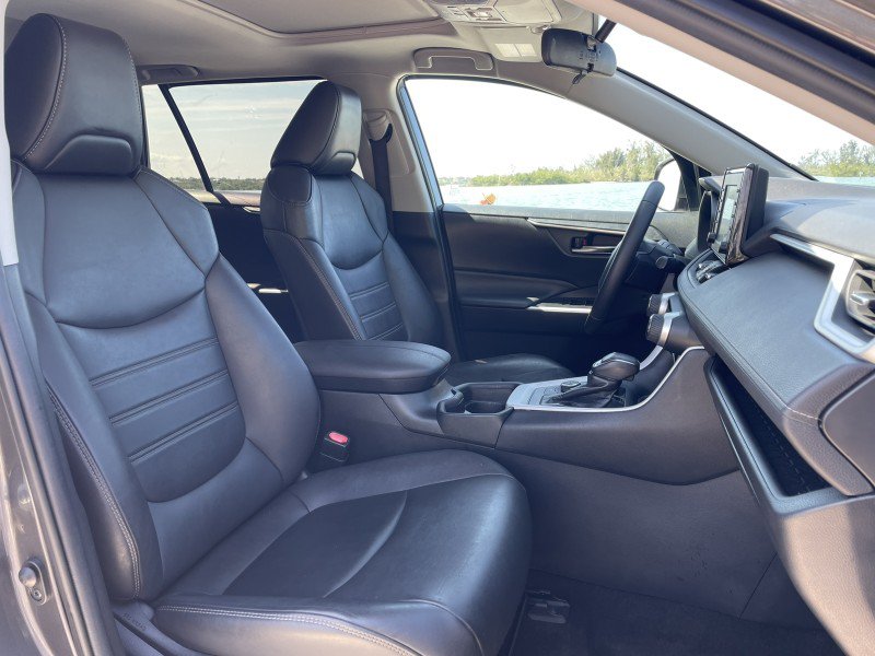 Used 2021 Toyota RAV4 XLE Premium AWD/4WD image 7
