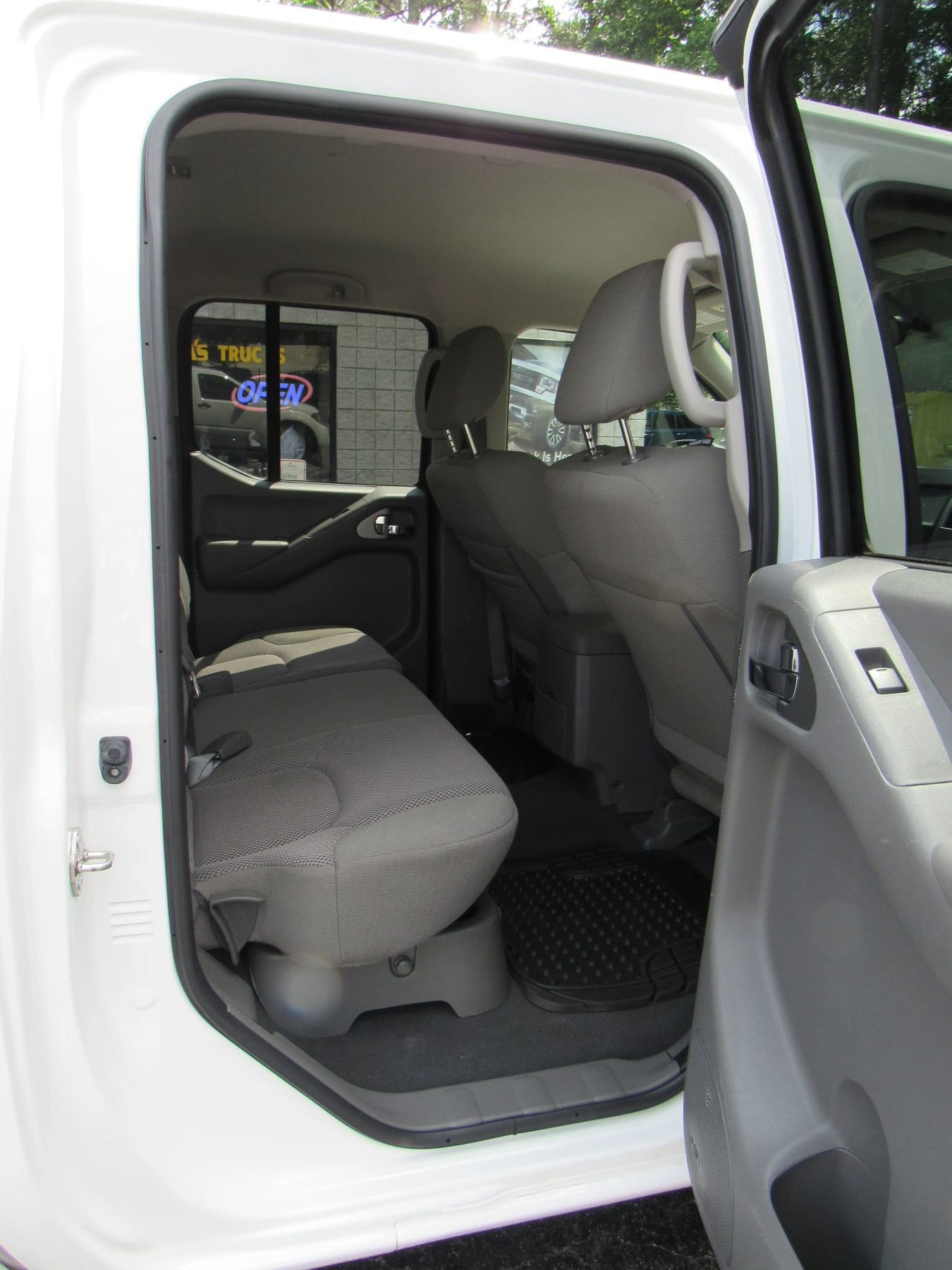 Used 2019 Nissan Frontier SV RWD image 13