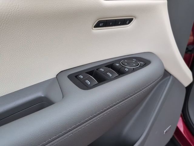 Certified 2025 Cadillac XT5 Premium Luxury w/ LPO, Floor Liner Package AWD/4WD image 16