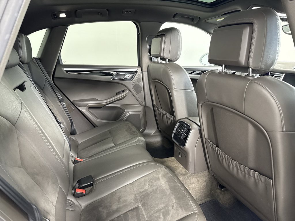 Certified 2017 Porsche Macan AWD/4WD image 25