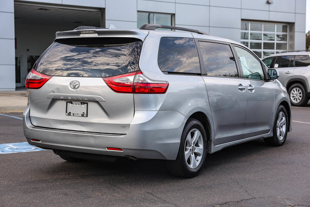 Used 2020 Toyota Sienna LE FWD image 25