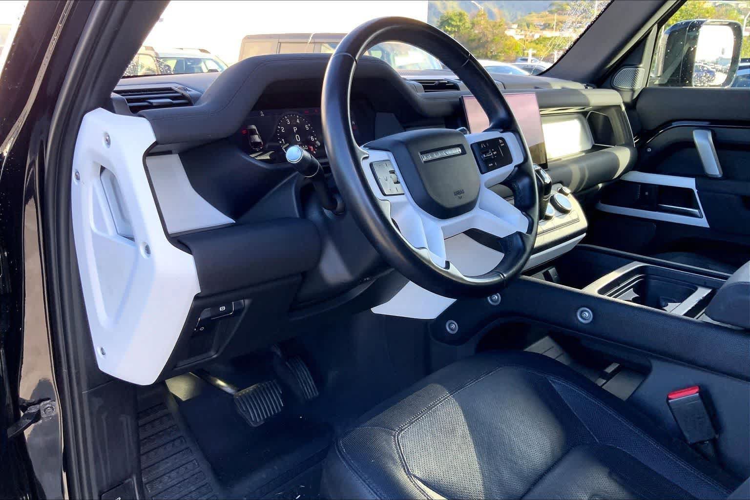 Used 2022 Land Rover Defender 110 X-Dynamic SE AWD/4WD image 2