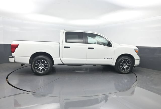 Used 2022 Nissan Titan SV AWD/4WD image 37