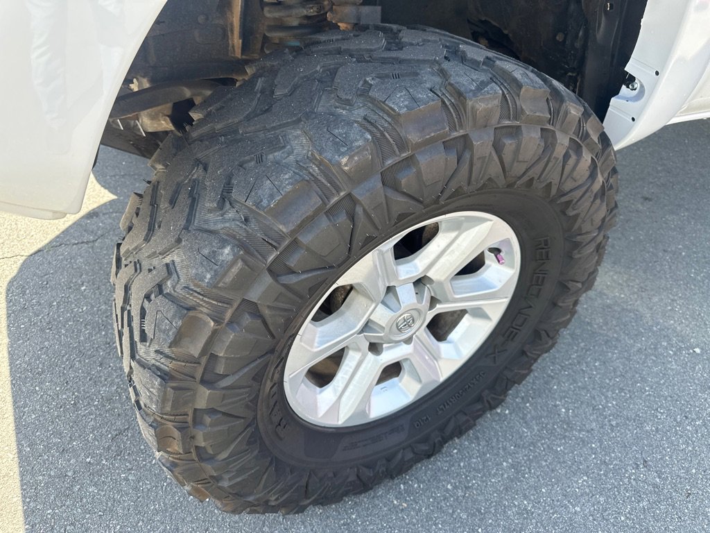 Used 2014 Toyota Tacoma 4x4 Double Cab w/ TRD Off-Road Package image 9