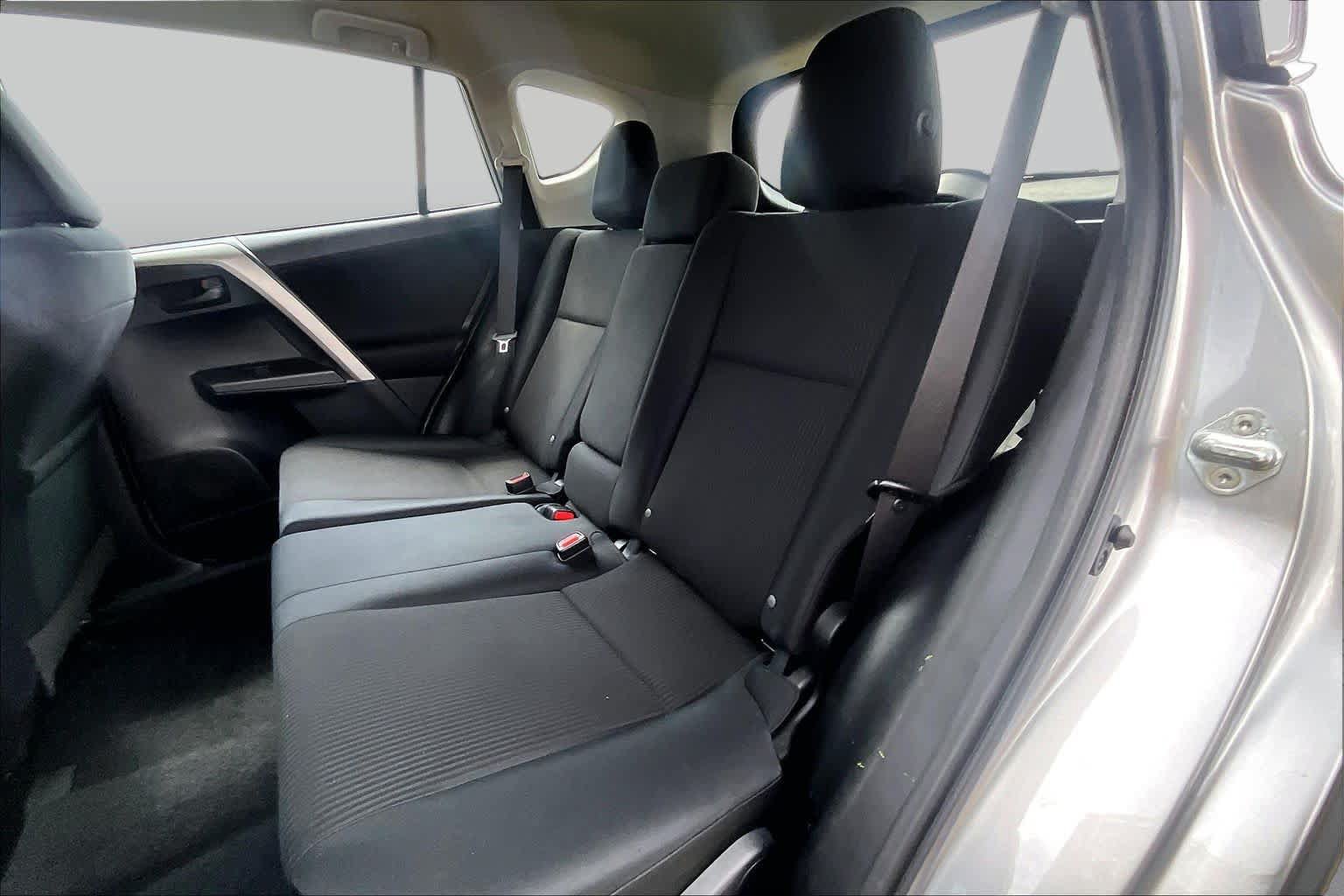 Used 2017 Toyota RAV4 LE FWD image 20
