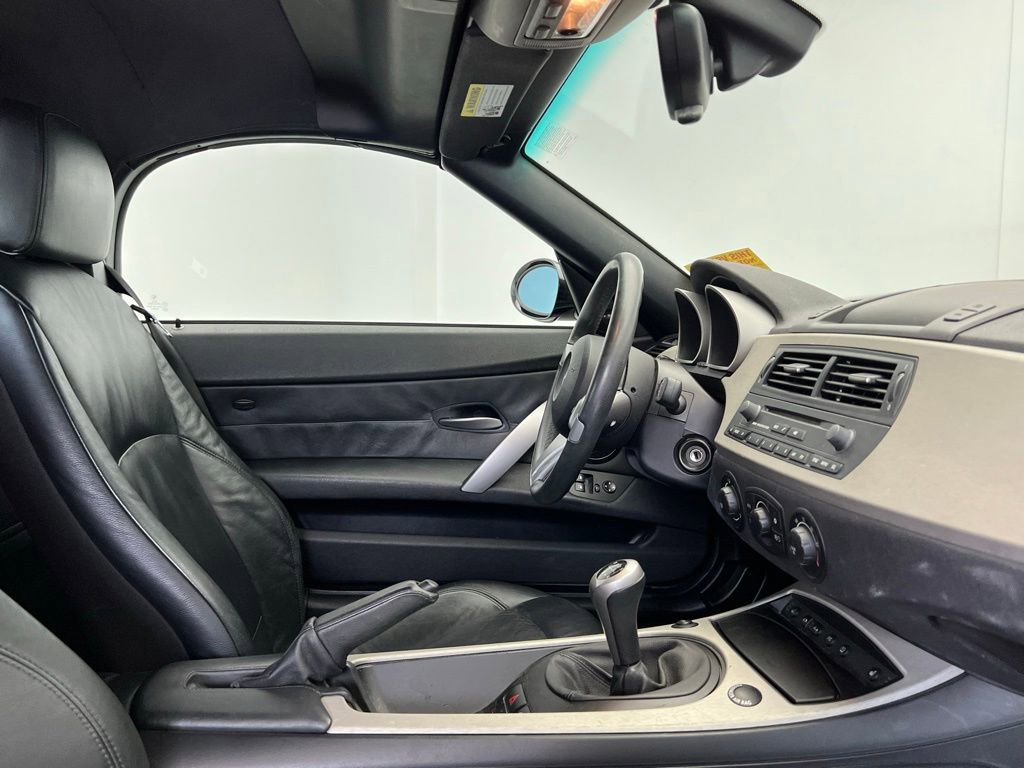 Used 2005 BMW Z4 3.0i RWD image 10