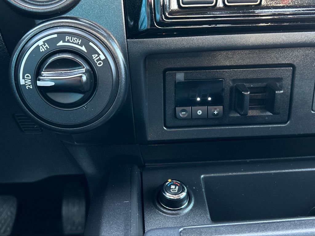Used 2020 Nissan Titan PRO-4X w/ Pro-4x Convenience Package image 13