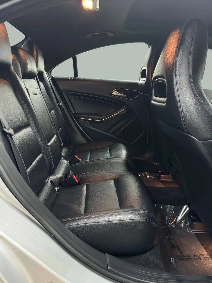 Used 2018 Mercedes-Benz CLA 250 w/ Premium Package image 8