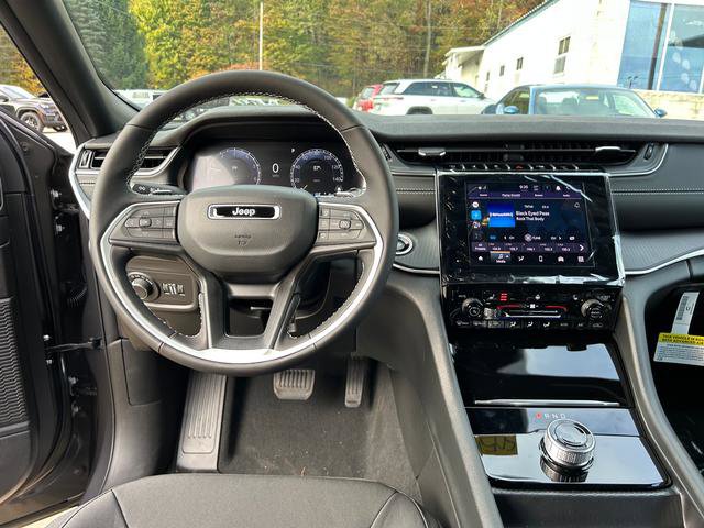 New 2025 Jeep Grand Cherokee 4WD image 11