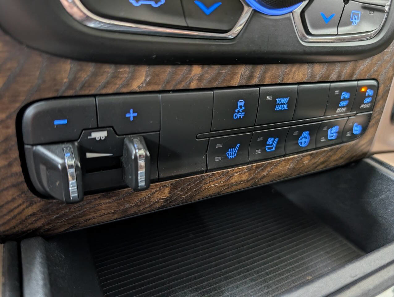 Used 2015 RAM 1500 Laramie Longhorn image 11