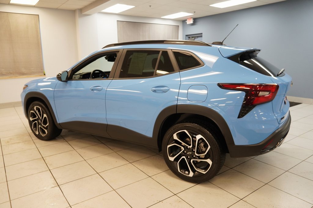 Used 2024 Chevrolet Trax RS w/ Sunroof Package image 8