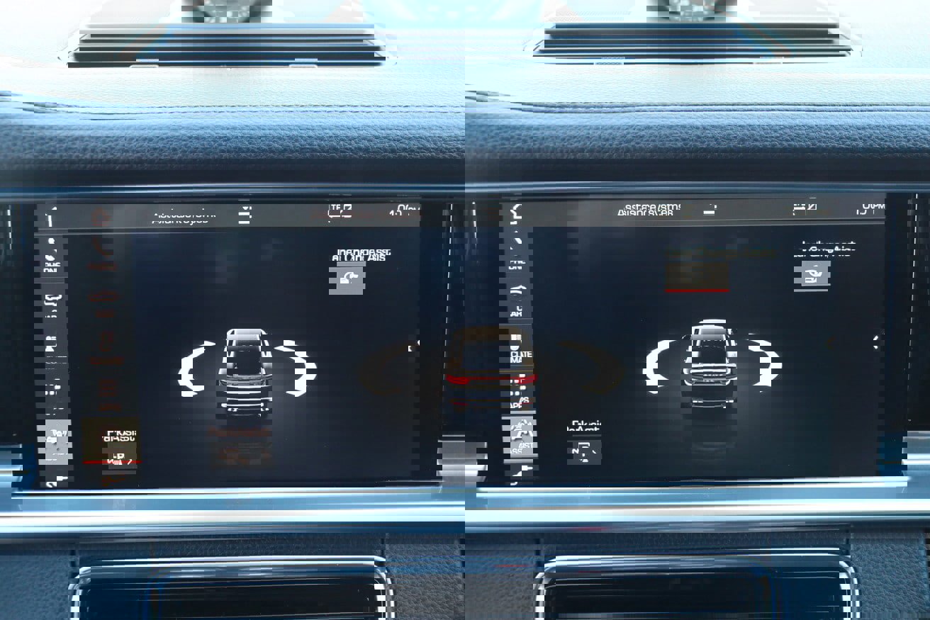 Used 2018 Porsche Panamera 4 w/ Premium Package Plus image 38