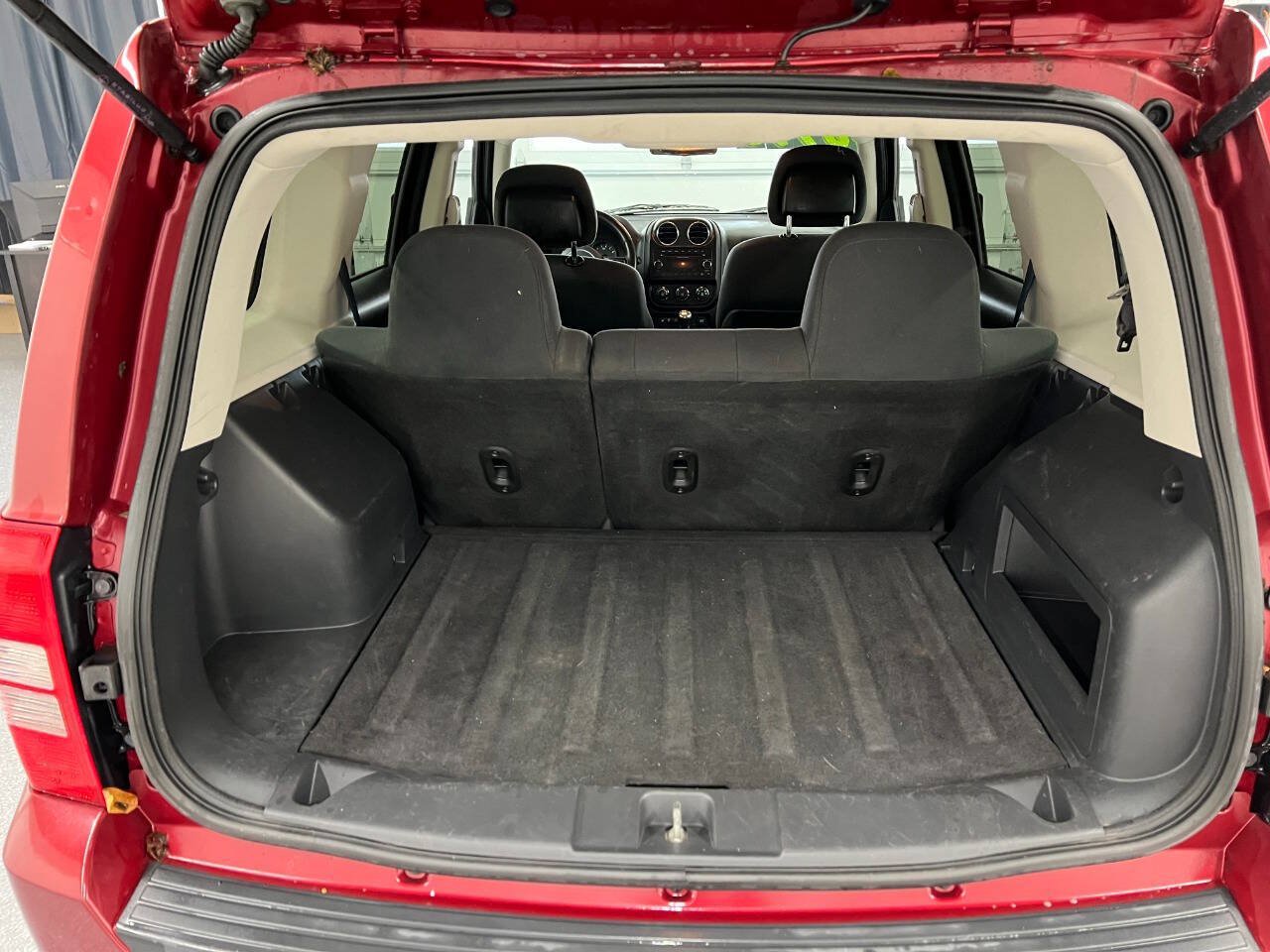 Used 2012 Jeep Patriot Latitude AWD/4WD image 12