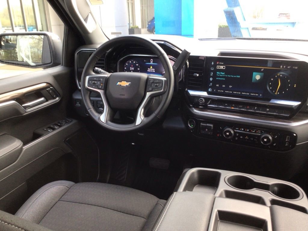Used 2025 Chevrolet Silverado 1500 LT image 12
