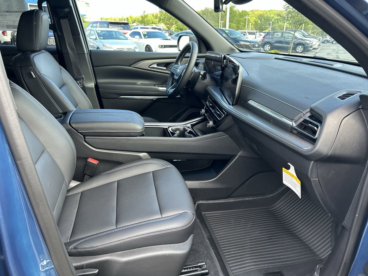 New 2026 Chevrolet Traverse LT w/ Sun and Wheel Package AWD/4WD image 13