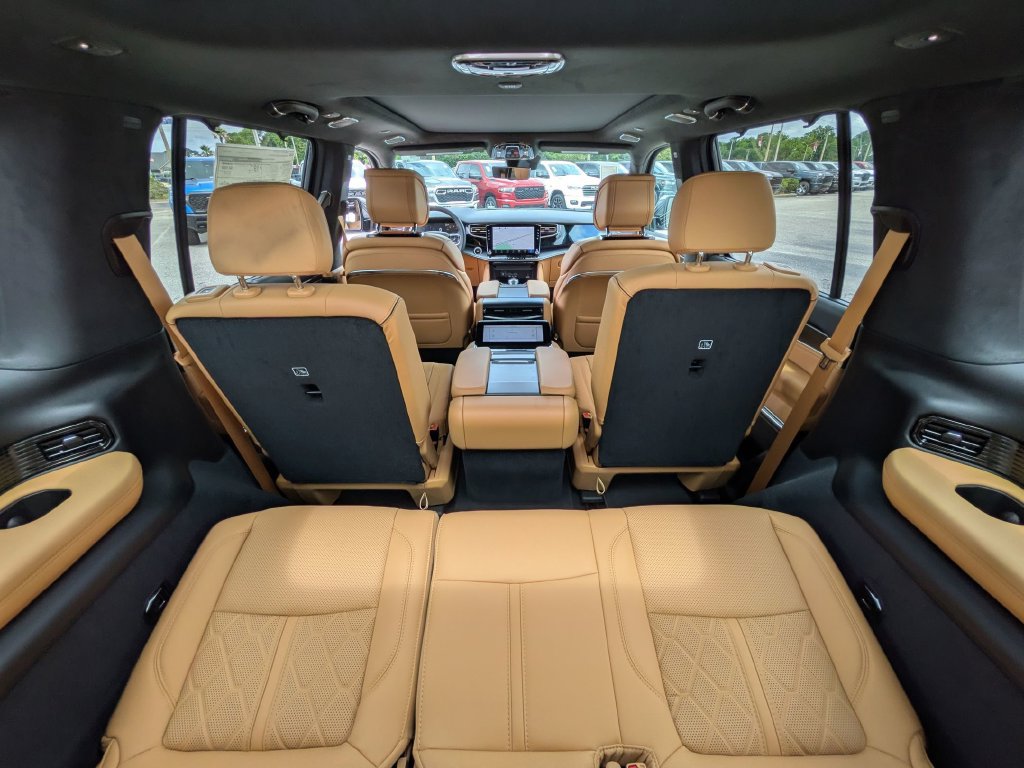 New 2026 Jeep Grand Wagoneer Summit AWD/4WD image 37