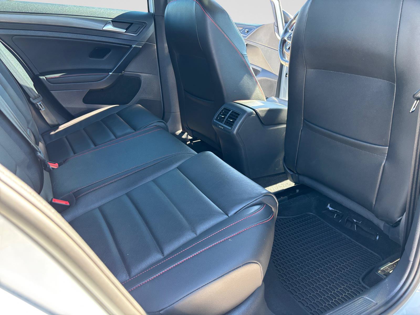 Used 2018 Volkswagen GTI SE w/ SE Leather Package FWD image 47
