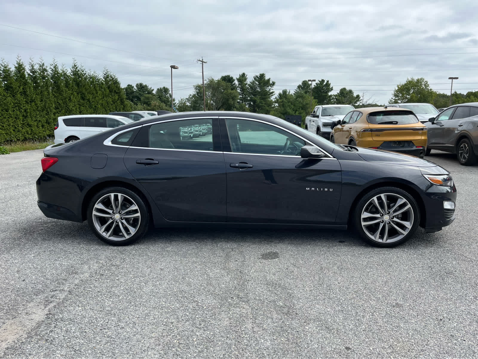 Used 2023 Chevrolet Malibu LT w/ Driver Confidence Package FWD image 2