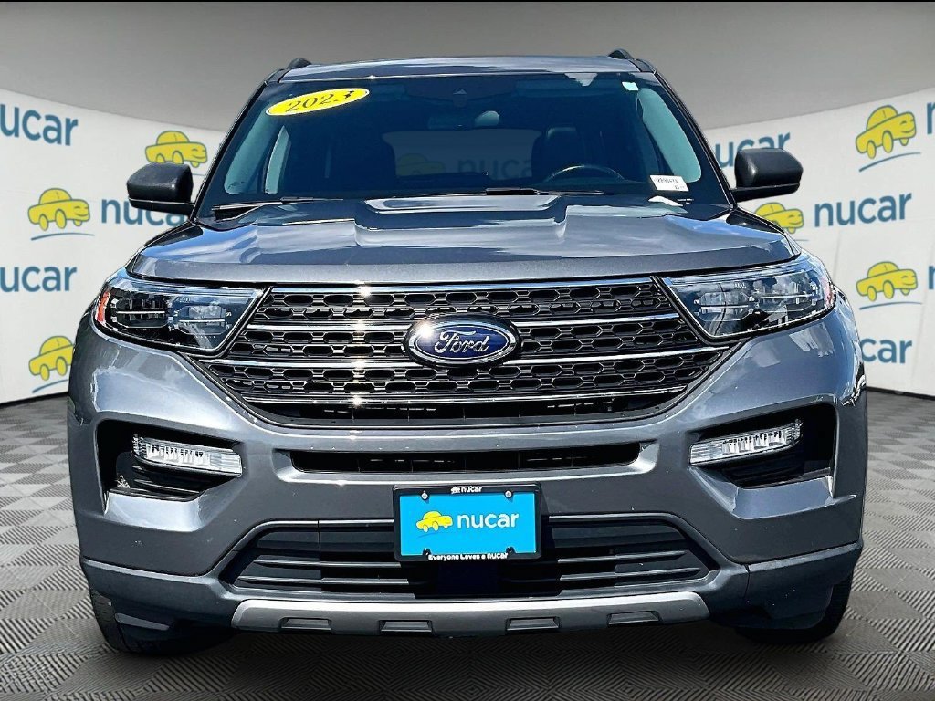 Used 2023 Ford Explorer XLT w/ Equipment Group 202A AWD/4WD image 2