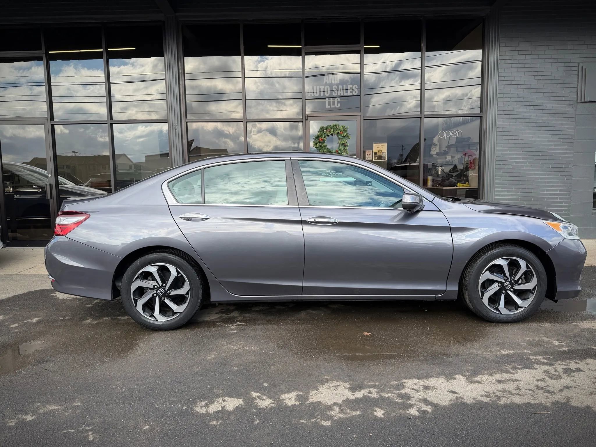 Used 2017 Honda Accord EX image 3