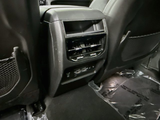 Used 2025 Jeep Grand Cherokee Overland w/ Luxury Tech Group IV AWD/4WD image 39