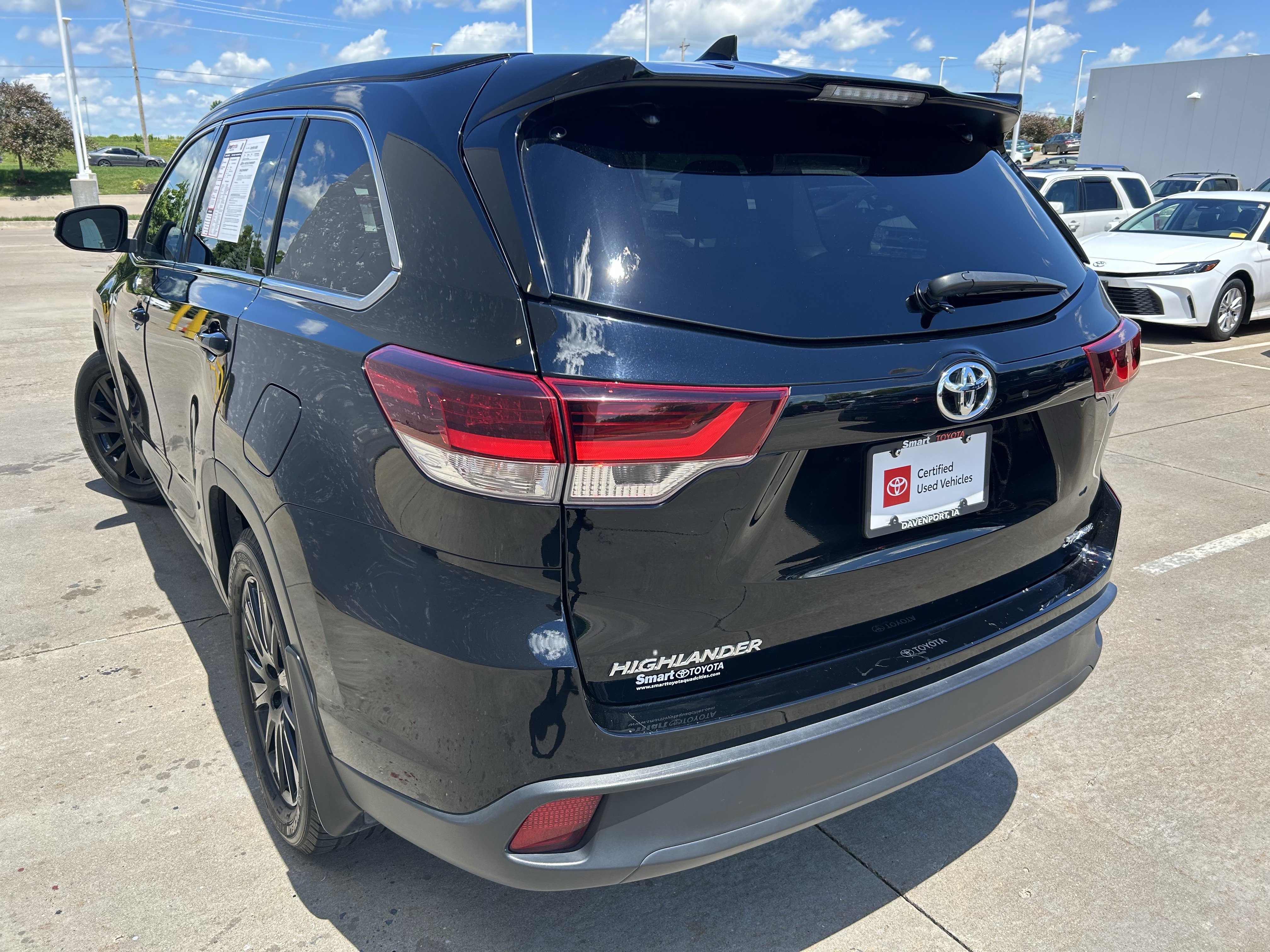 Used 2019 Toyota Highlander SE AWD/4WD image 4
