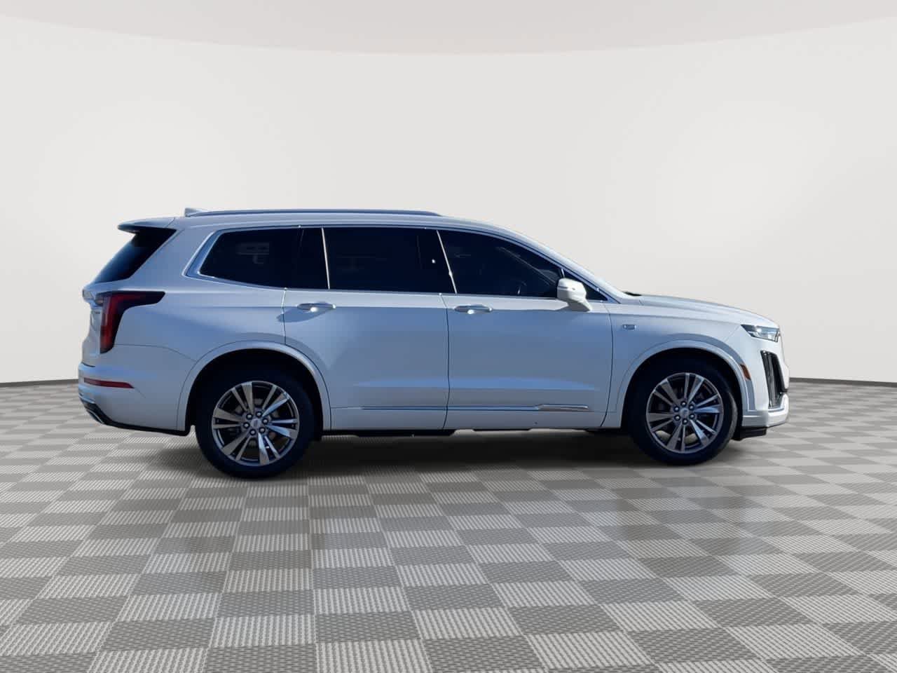 Used 2023 Cadillac XT6 Premium Luxury FWD image 9