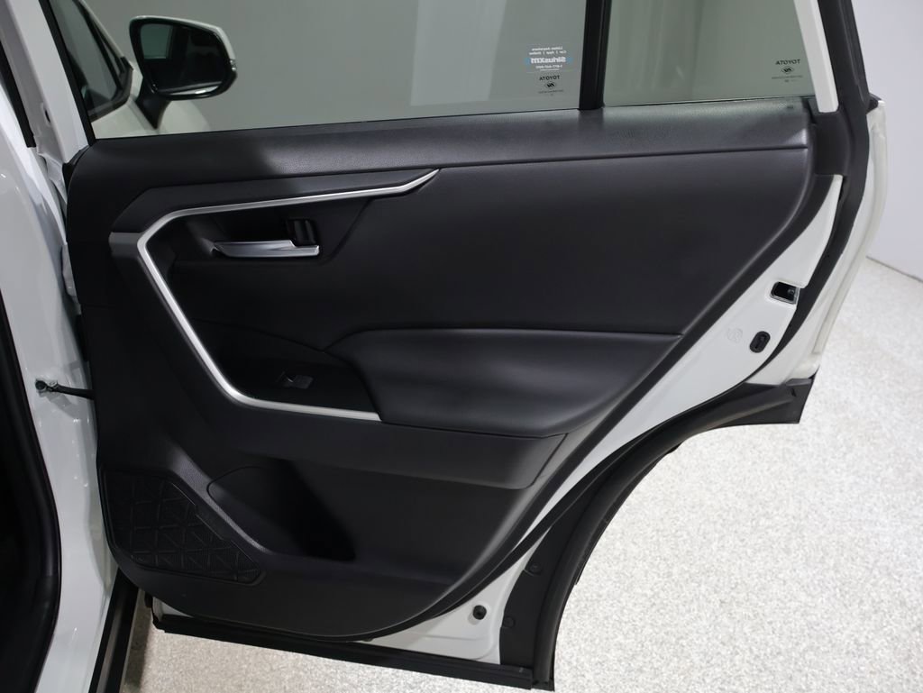 Used 2022 Toyota RAV4 XLE Premium image 22