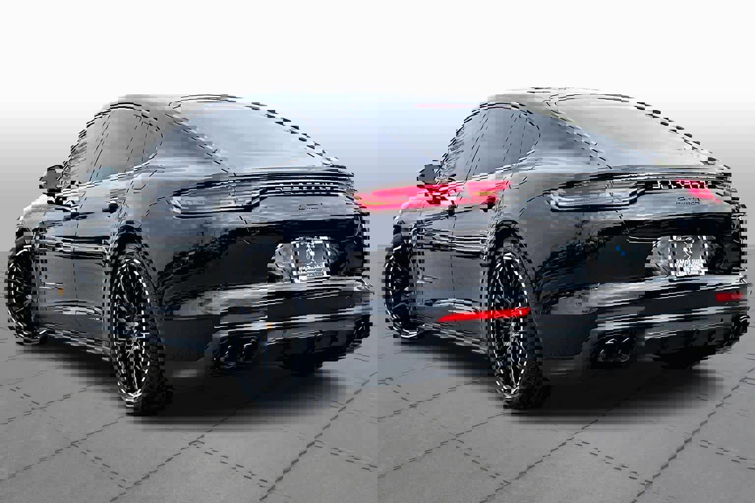 Used 2023 Porsche Panamera 4 Platinum Edition image 11