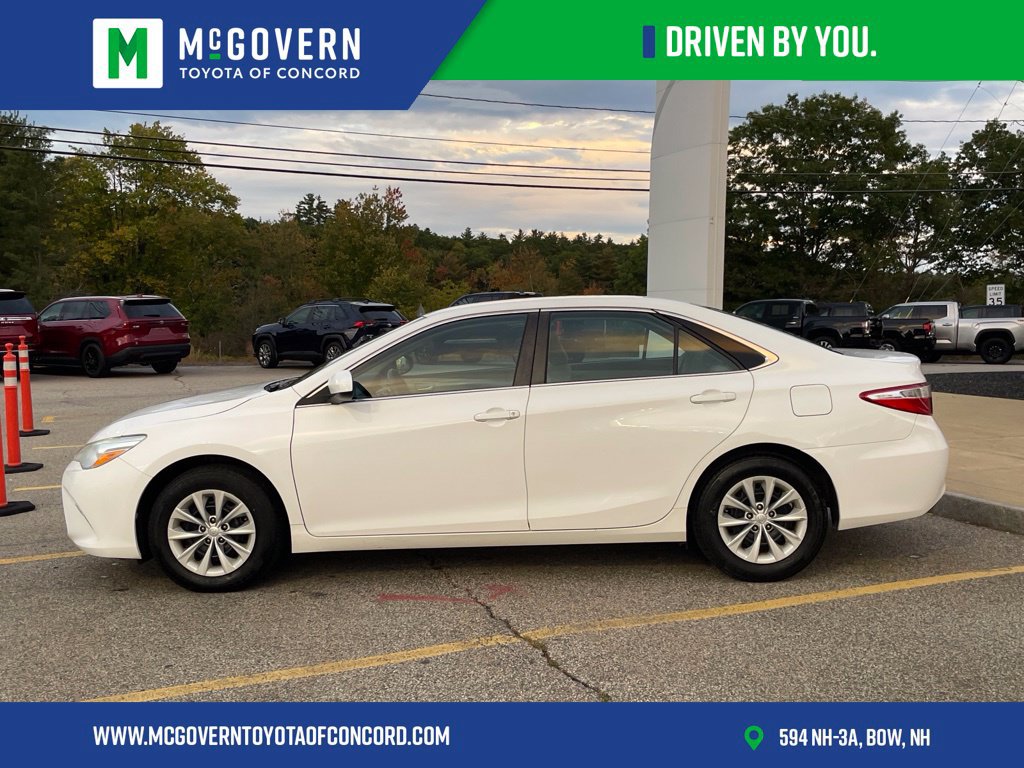 Used 2017 Toyota Camry LE FWD image 2