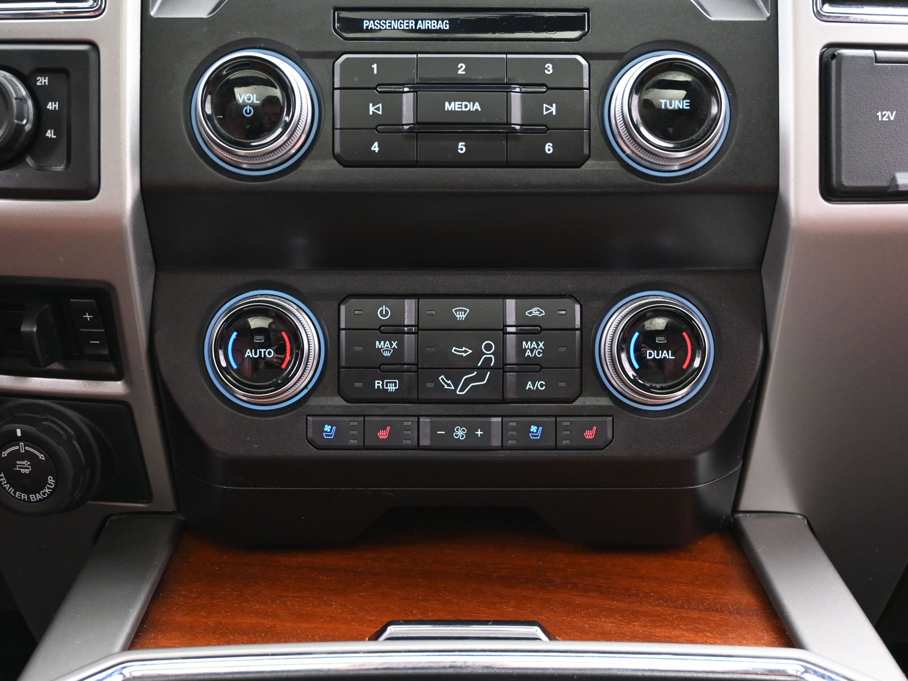 Used 2020 Ford F250 King Ranch w/ FX4 Off-Road Package image 39