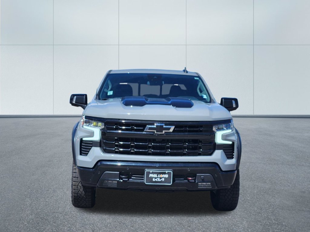 Used 2024 Chevrolet Silverado 1500 LT Trail Boss w/ Convenience Package II AWD/4WD image 2