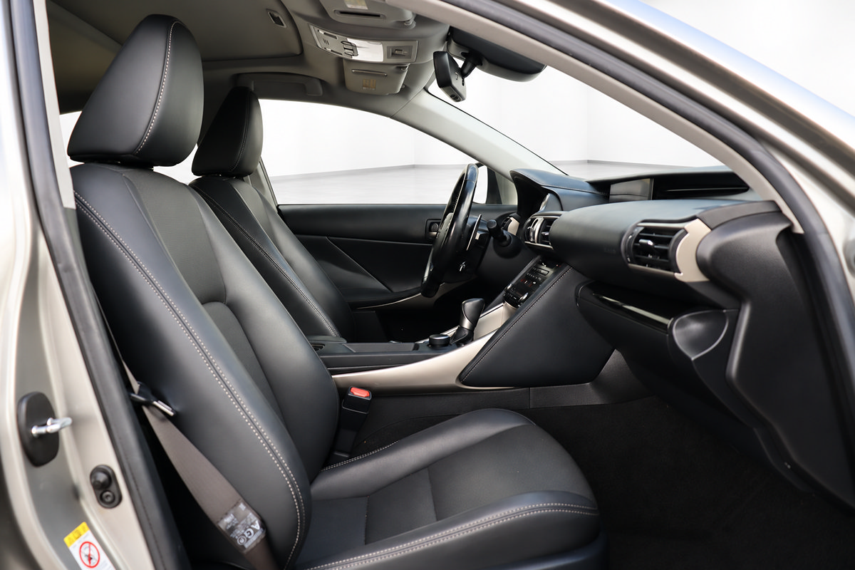 Used 2017 Lexus IS 200t RWD image 21