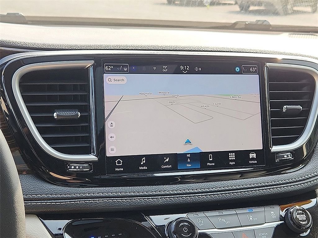 Used 2023 Chrysler Pacifica Limited image 19