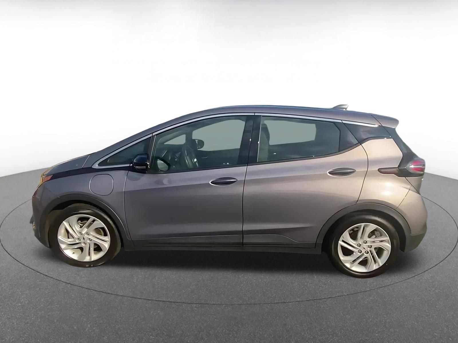 Used 2023 Chevrolet Bolt LT w/ Driver Confidence Package FWD image 9