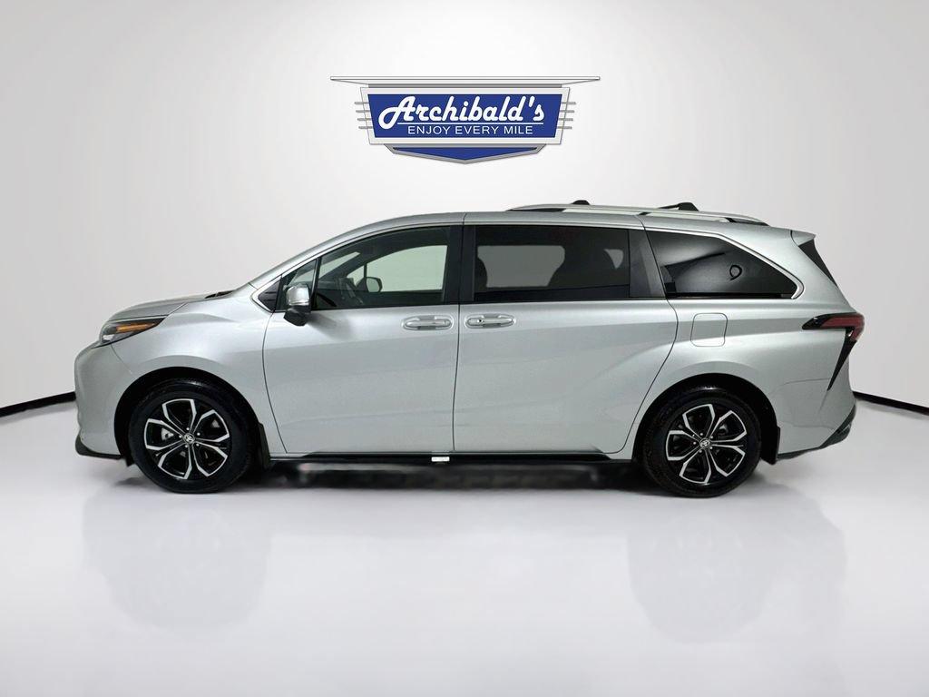 Used 2025 Toyota Sienna Platinum AWD/4WD image 5
