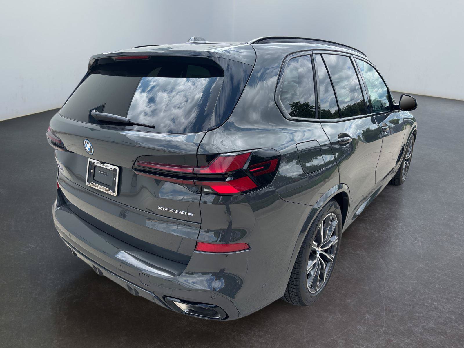New 2026 BMW X5 xDrive50e w/ M Sport Package AWD/4WD image 13