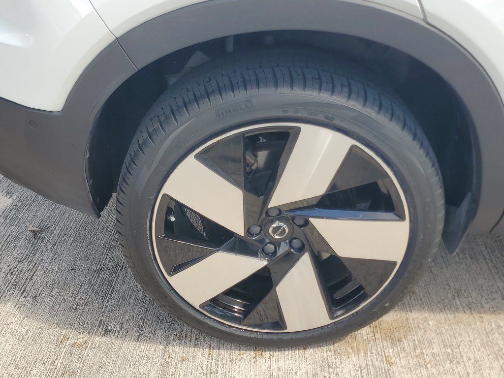 Certified 2022 Volvo C40 P8 Recharge Ultimate AWD/4WD image 7