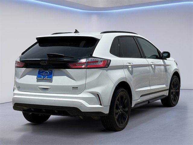 Used 2024 Ford Edge SE w/ Black Appearance Package image 5