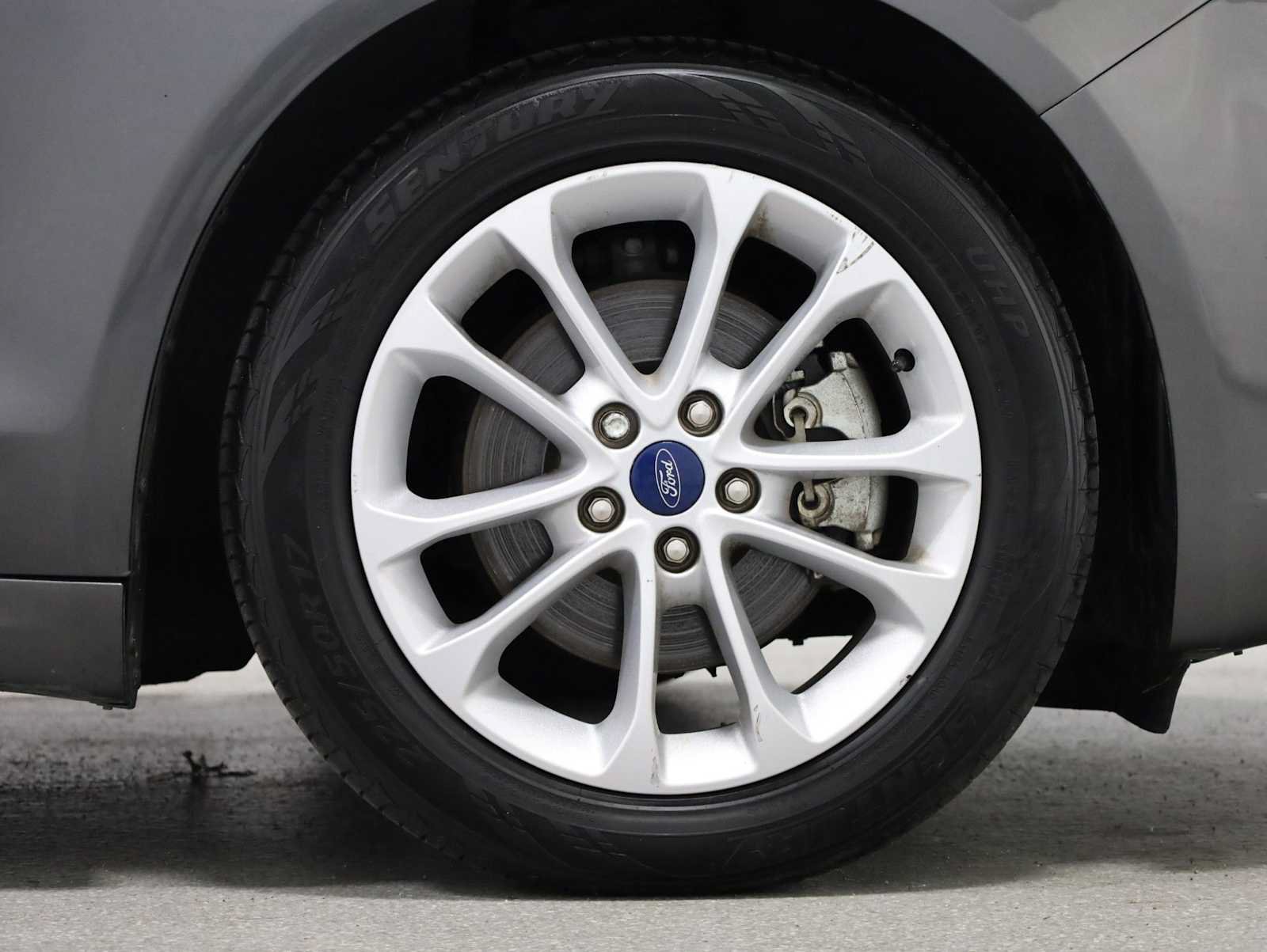 Used 2019 Ford Fusion SE FWD image 12