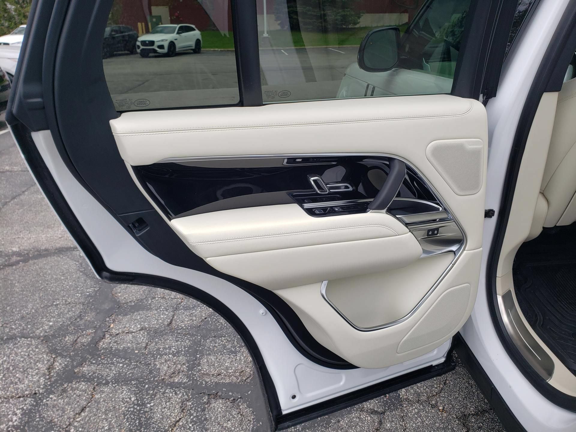 New 2026 Land Rover Range Rover SE AWD/4WD image 12