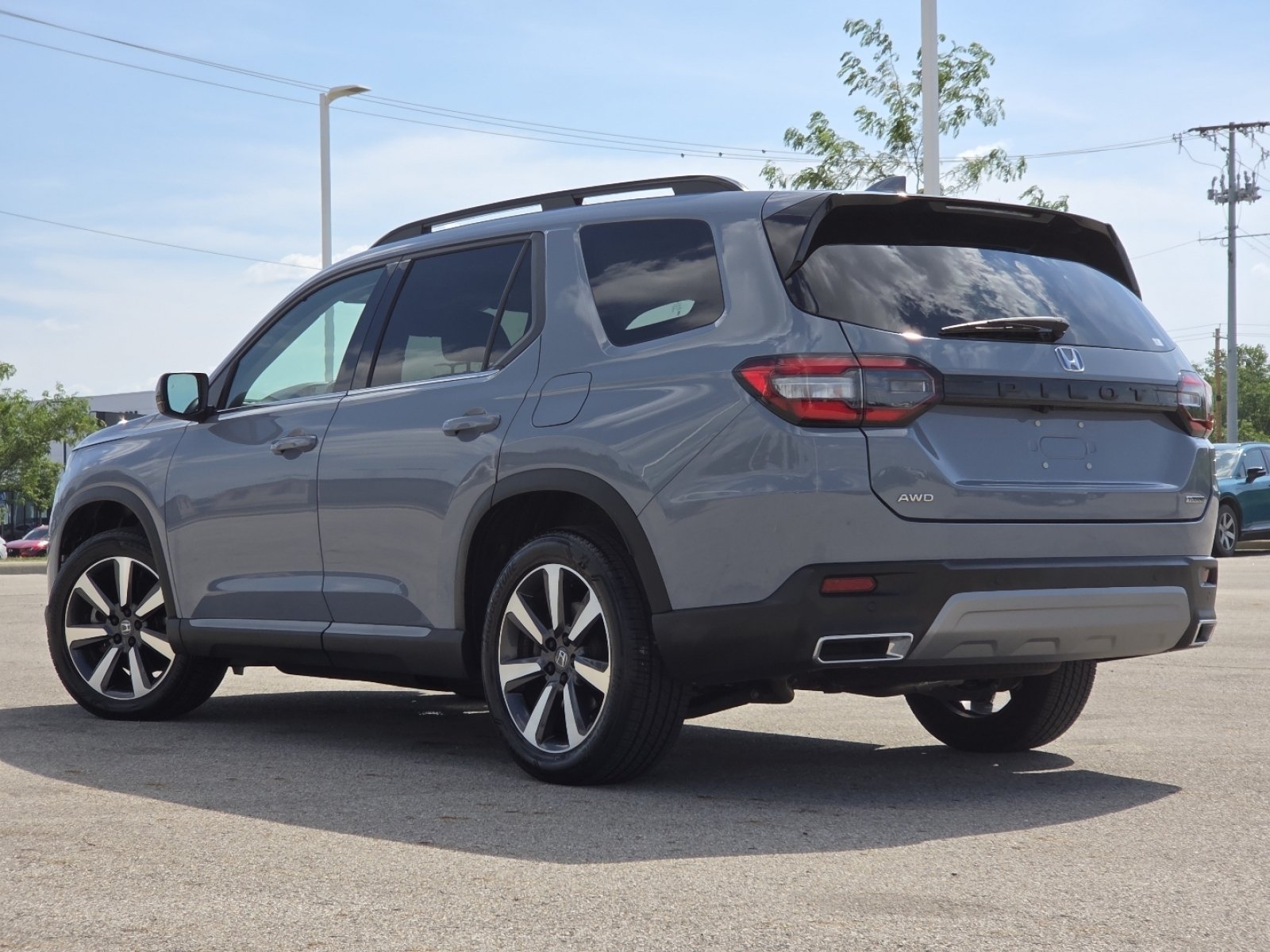 Used 2024 Honda Pilot Touring image 16