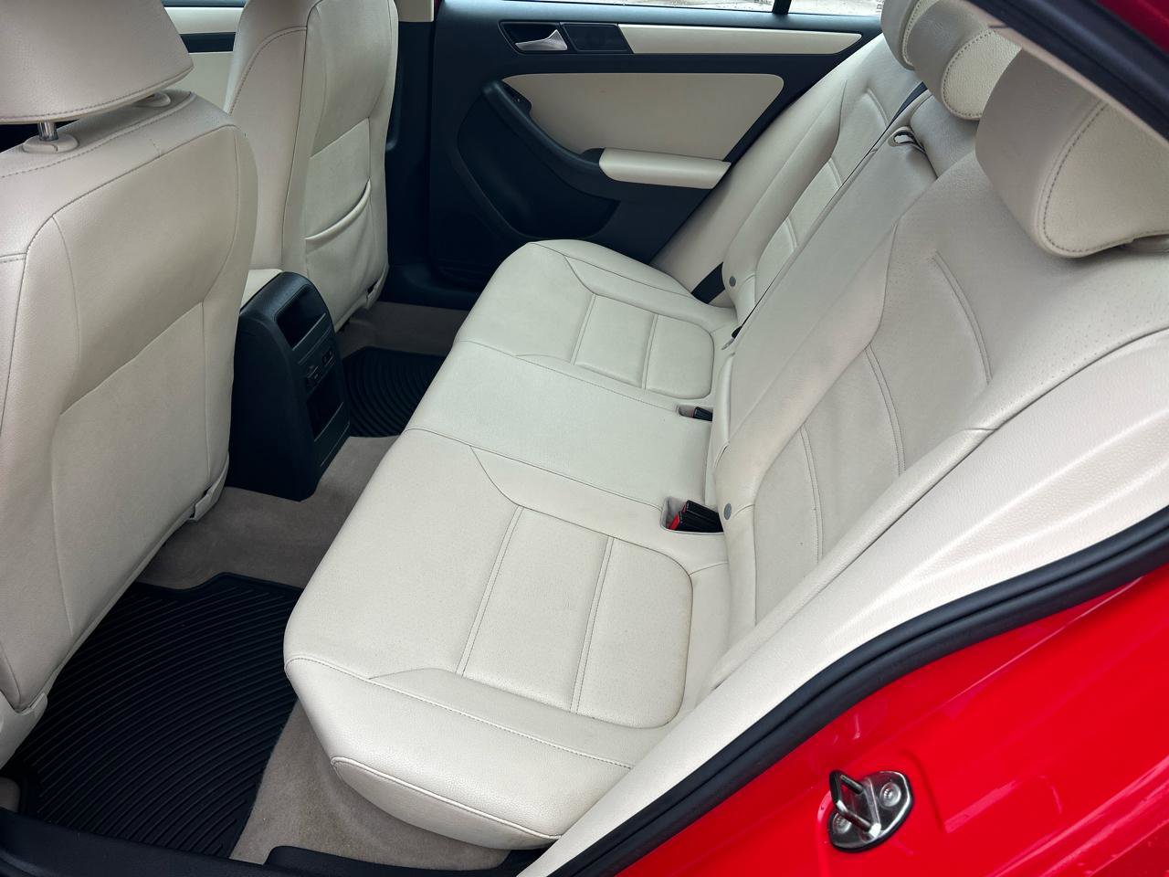 Used 2012 Volkswagen Jetta SE FWD image 11