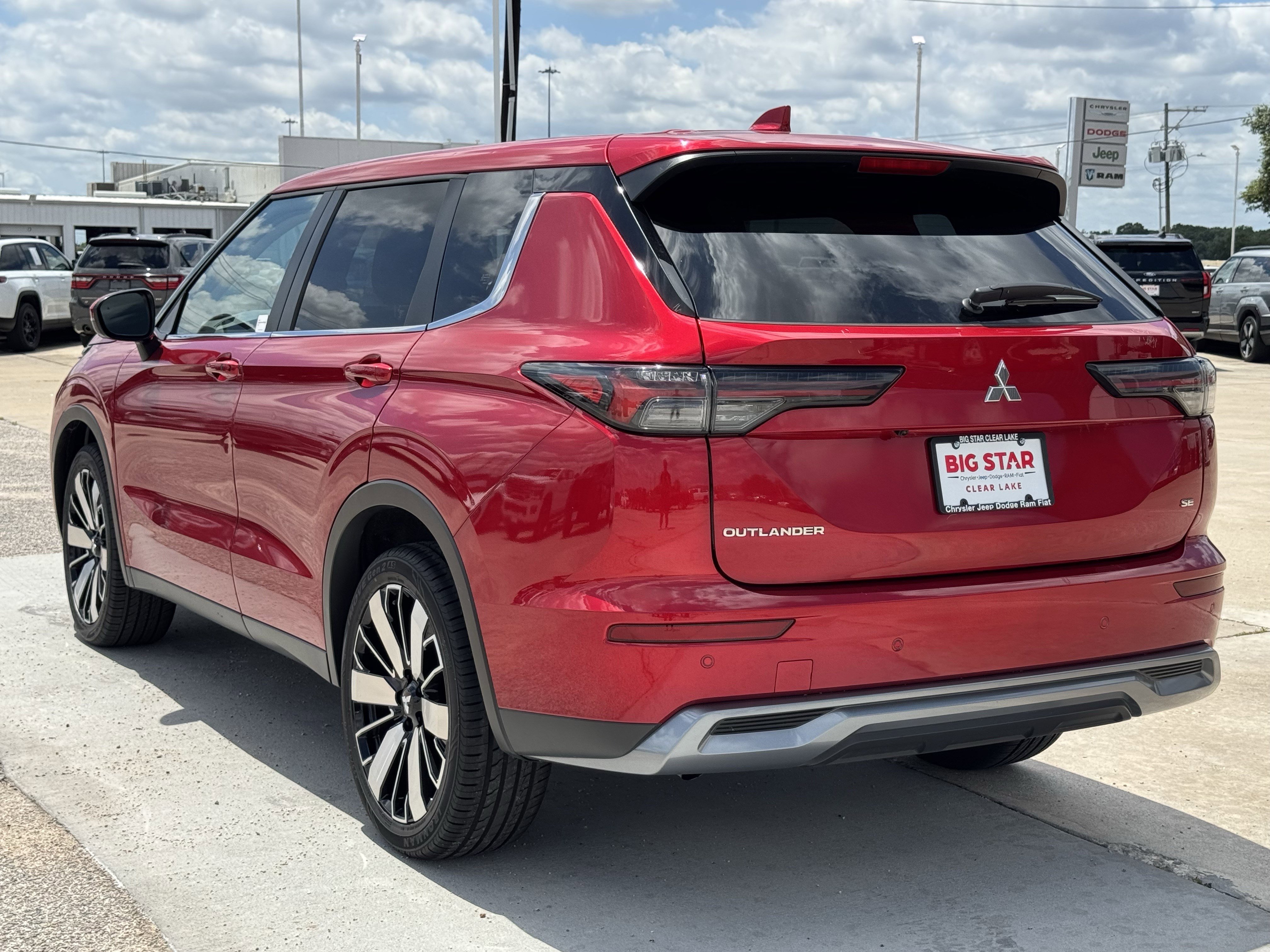 Used 2025 Mitsubishi Outlander SE FWD image 8
