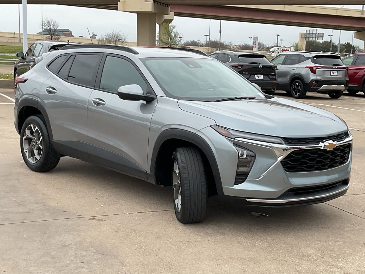 Used 2025 Chevrolet Trax LT image 4