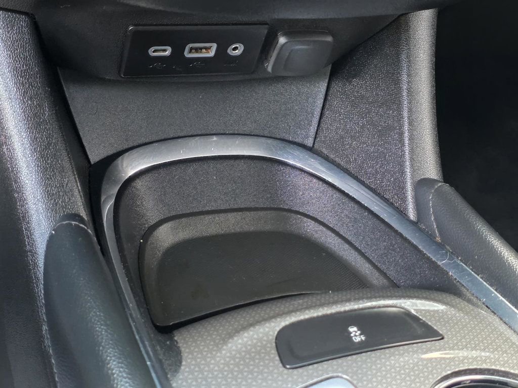 Used 2022 Chevrolet Malibu LT w/ Leather Package image 18